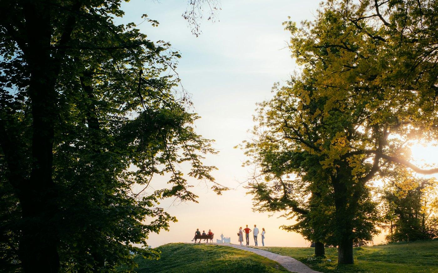 The short walk after dinner that your blood sugar will thank you for